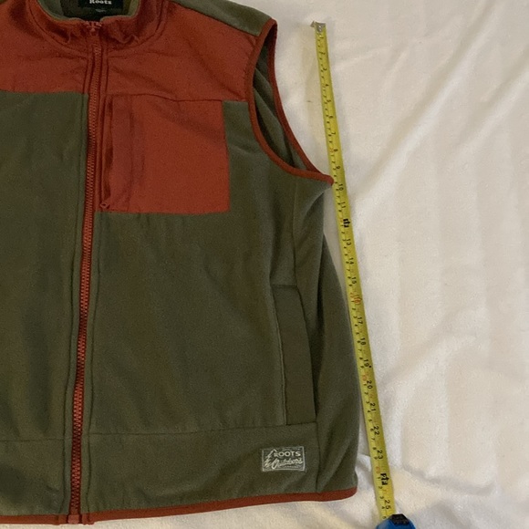 Roots fleece vest NWOT - Picture 5 of 7